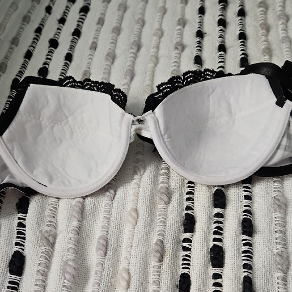 Elegant Black and White Plaid Bra with Lace Trim - Picture 2 of 3